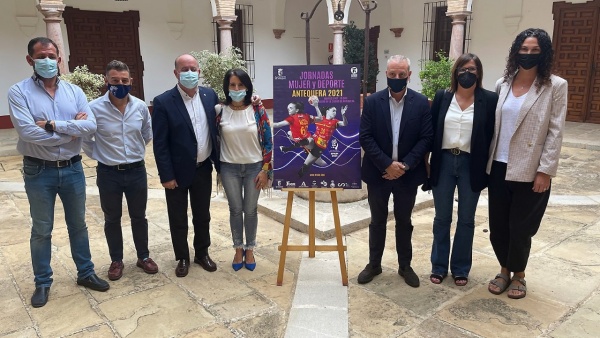 Las exjugadoras internacionales de balonamno Tati Garmendia y Verónica Cu