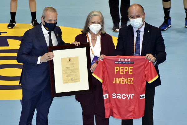 Emotivo y sentido homenaje al malogrado empresario y agricultor Pepe Jimé