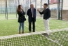 Prosiguen las labores de mantenimiento y mejora del Centro de Pádel Momo González en La Quinta: renovada la superficie de dos pistas acristaladas