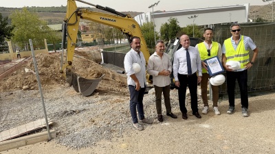 El alcalde Manolo Barón y el teniente de alcalde Juan Rosas visitan las o